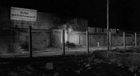 blog_1605_spywhocame_TheWall_04